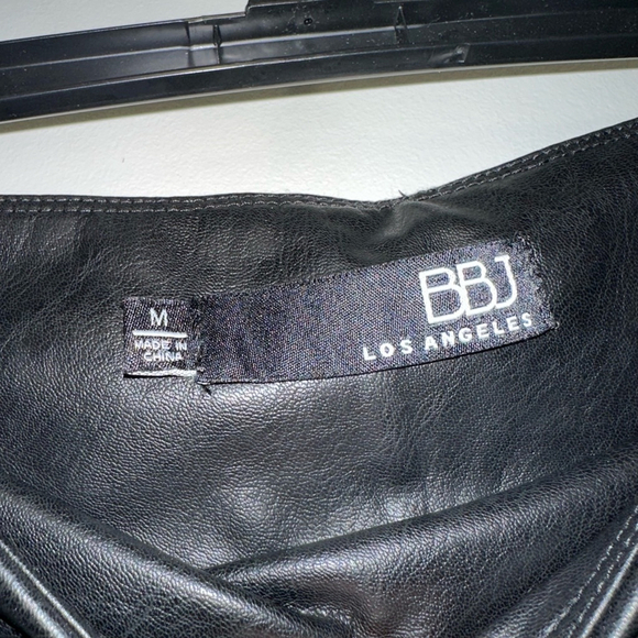 Women's BBJ Los Angeles Pants, M, Black Pleather Faux Leather Leggings Pull on - Picture 3 of 11